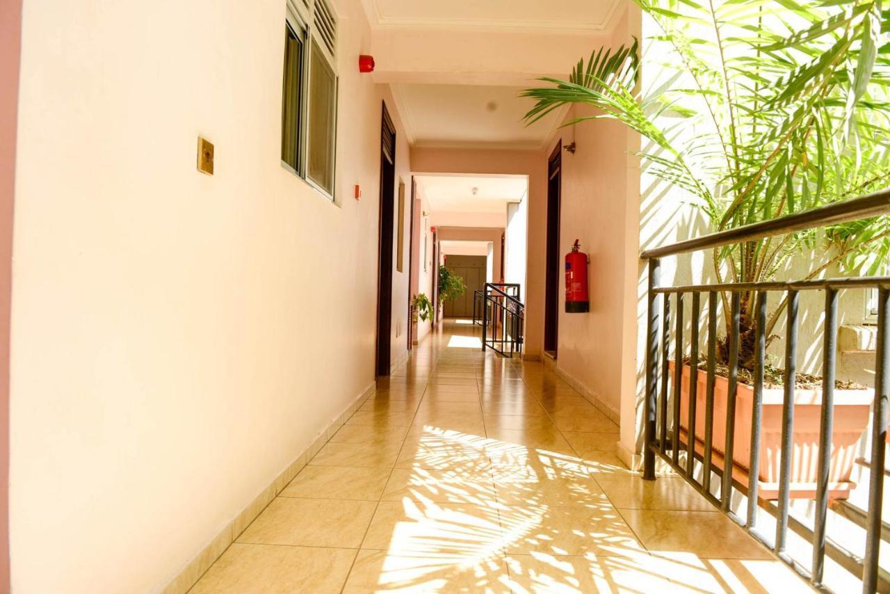 Room In Bb - Enjoy You Vacation Wail Staying In This Single Room Fit For 2 People 키갈리 외부 사진