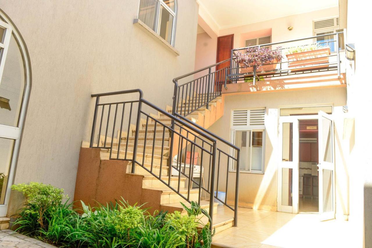 Room In Bb - Enjoy You Vacation Wail Staying In This Single Room Fit For 2 People 키갈리 외부 사진